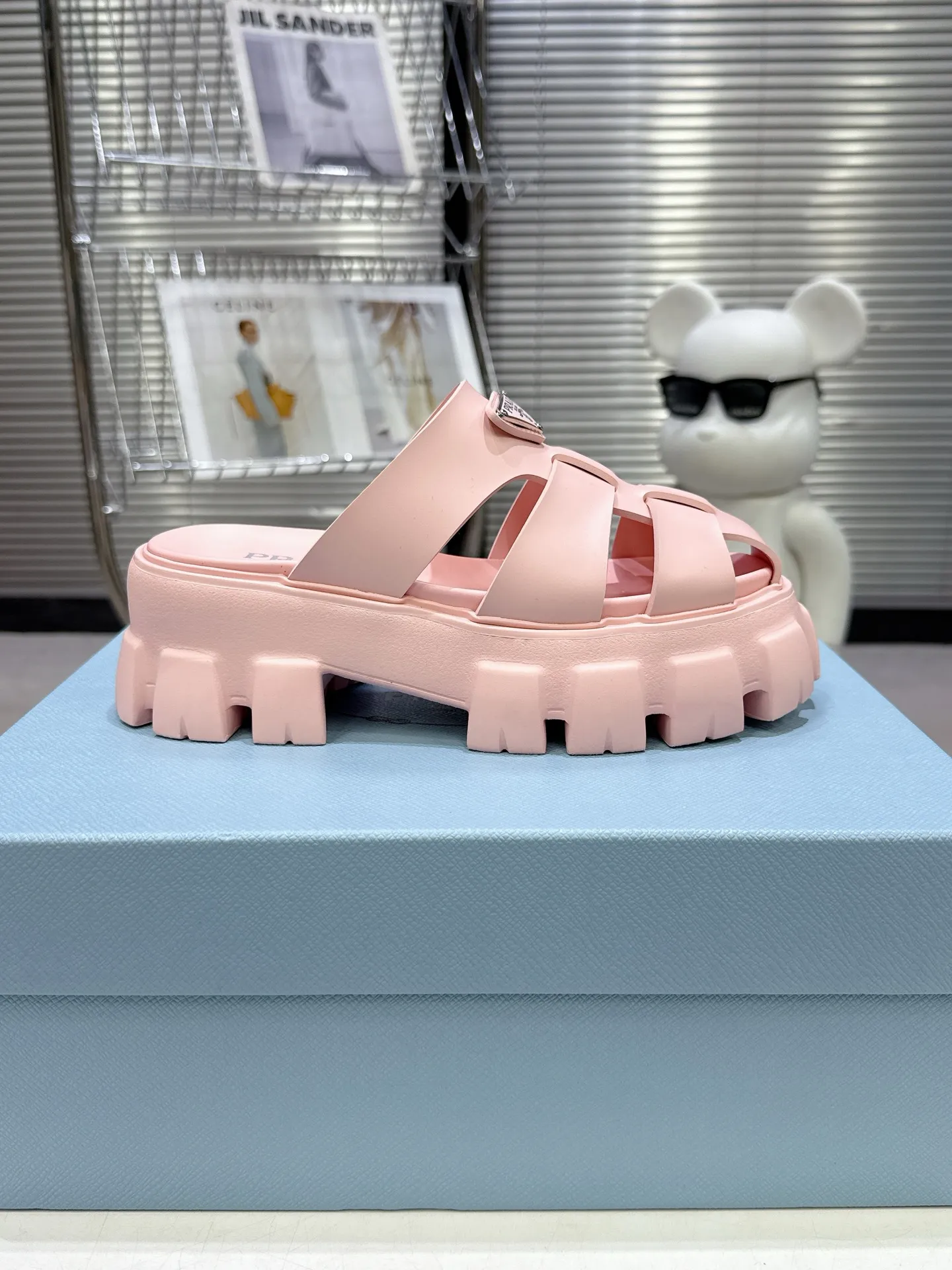 👟👟Ex-factory price 440👟👟 2025 exclusive version super popular🎊🎊🎊prada Prada triangular buckle serrated Roman thick-soled rubber foam ultra-light sandals are retro, fashionable and avant-garde, the upper perfectly restores the original craftsmanship, making the whole pair of shoes light and comfortable, full of holiday feel, bright colors💐💐💐💐 A variety of choices to satisfy fashionable people of different styles! The iconic metal triangle logo is paired with the shape of ancient beach sandals. Every design element is fashionable! Code number 35-40​